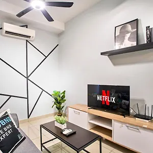 Arte Klcc Designer By Cobnb Apartment